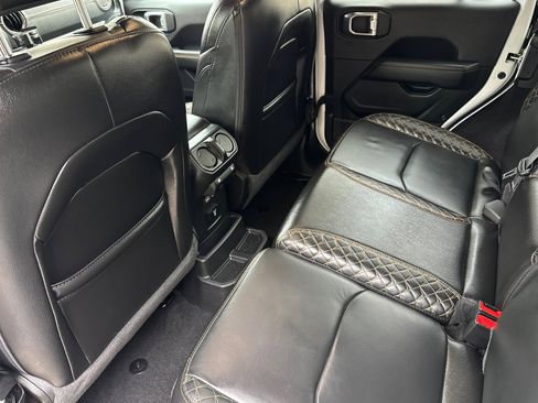Used 2021 Jeep Wrangler Unlimited Sahara image 11