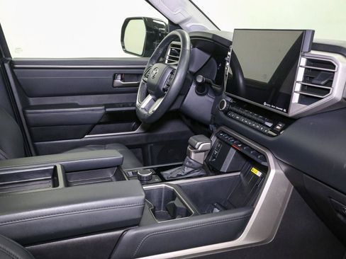 Used 2024 Toyota Tundra Limited AWD/4WD image 18