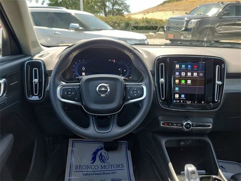 Used 2023 Volvo XC40 B5 Plus image 39