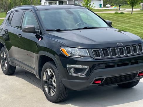 Used 2018 Jeep Compass Trailhawk w/ Leather Interior Group AWD/4WD image 1