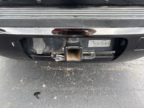 Used 2010 Chevrolet Suburban LS RWD image 16