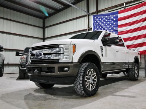 Used 2017 Ford F250 King Ranch w/ King Ranch Ultimate Package AWD/4WD image 3