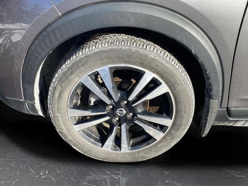 Used 2018 Nissan Kicks SR image 25