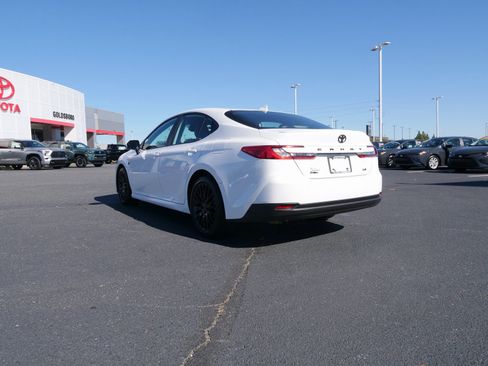 Used 2025 Toyota Camry LE image 6
