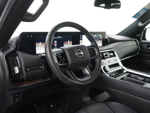 Used 2025 Nissan Armada SL image 17