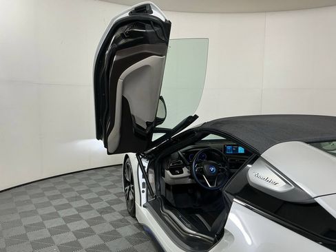 Used 2019 BMW i8 Roadster AWD/4WD image 17