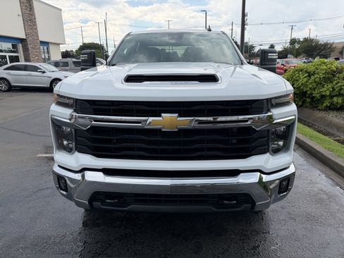 Used 2025 Chevrolet Silverado 2500 LT w/ Convenience Package AWD/4WD image 3