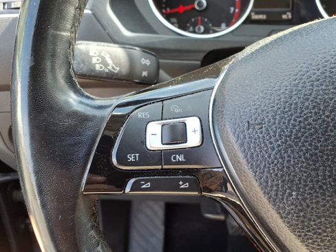 Used 2018 Volkswagen Tiguan SE w/ Panoramic Sunroof Package image 26