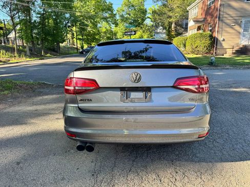 Used 2018 Volkswagen Jetta Wolfsburg Edition FWD image 4