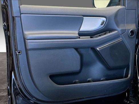 Used 2025 Ford Expedition Active AWD/4WD image 12