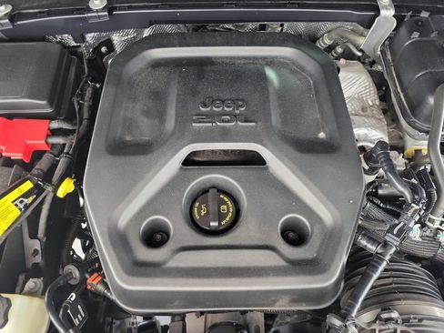 Used 2025 Jeep Wrangler Unlimited Rubicon AWD/4WD image 10