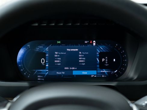 New 2026 Volvo XC90 B6 Plus w/ Protection Package Premier image 18