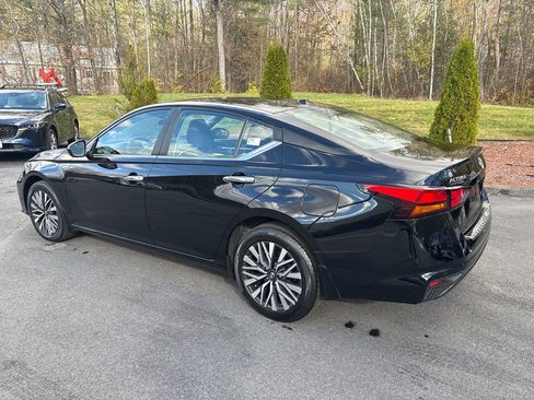 Used 2023 Nissan Altima 2.5 SV image 3