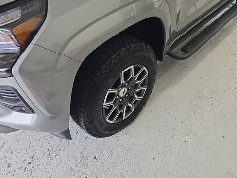 Certified 2025 Chevrolet Colorado Z71 w/ Technology Package AWD/4WD image 9