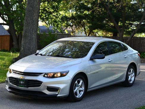 Used 2018 Chevrolet Malibu LS FWD image 3