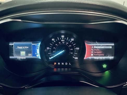Used 2019 Ford Fusion SE FWD image 17