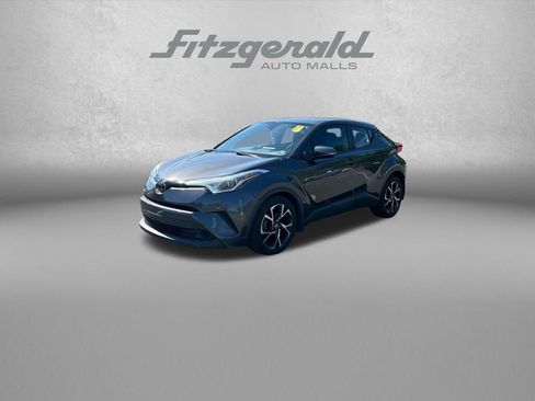 Used 2018 Toyota C-HR XLE FWD image 3