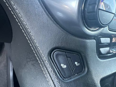 Used 2018 Chevrolet Suburban LT RWD image 12