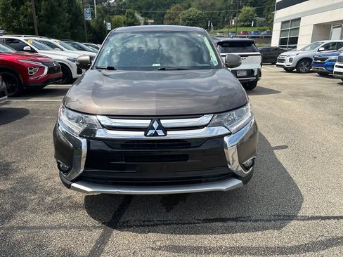Used 2017 Mitsubishi Outlander SEL AWD/4WD image 2