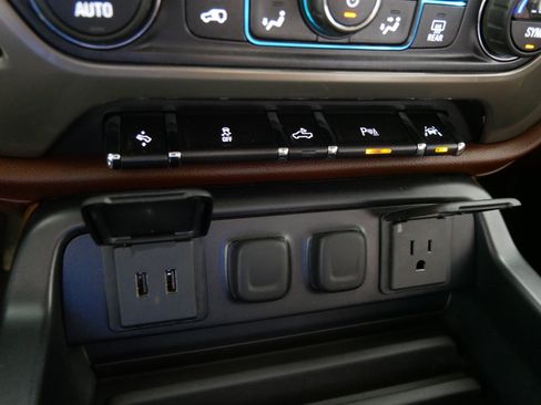 Used 2016 Chevrolet Silverado 1500 High Country w/ High Country Premium Package AWD/4WD image 29