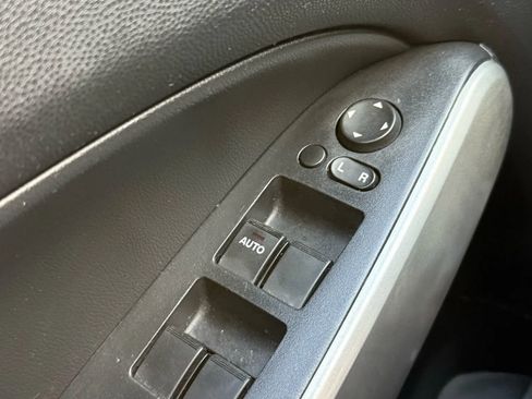 Used 2014 MAZDA MAZDA2 Sport image 25