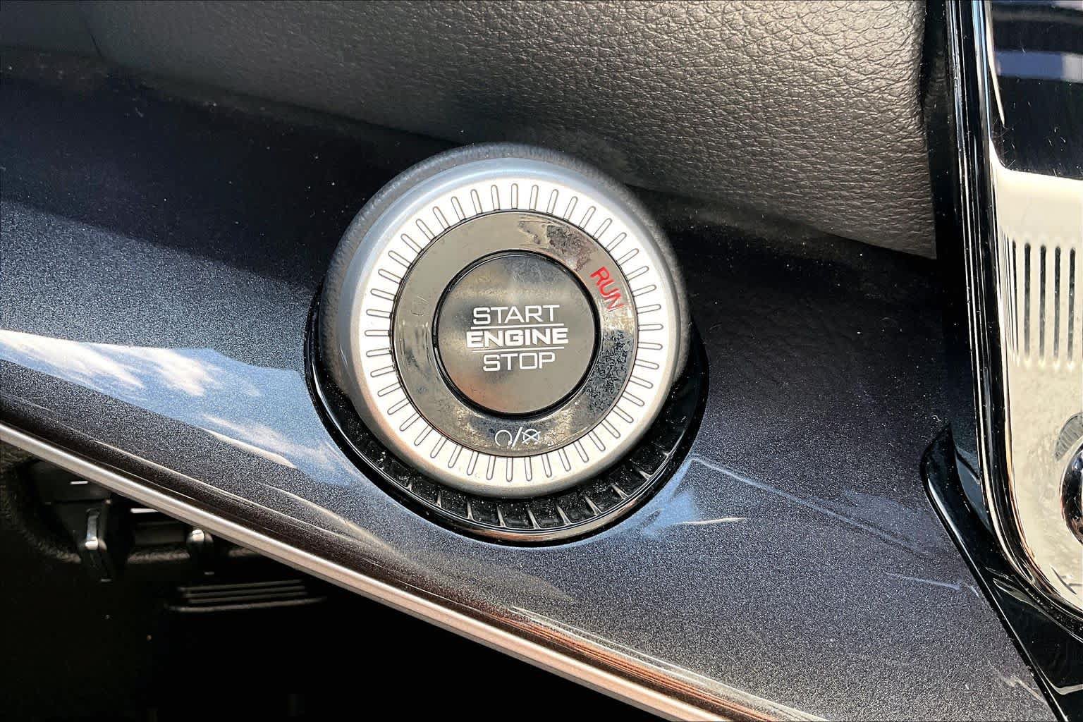 Used 2024 Jeep Wagoneer 4WD w/ Premium Group I image 30