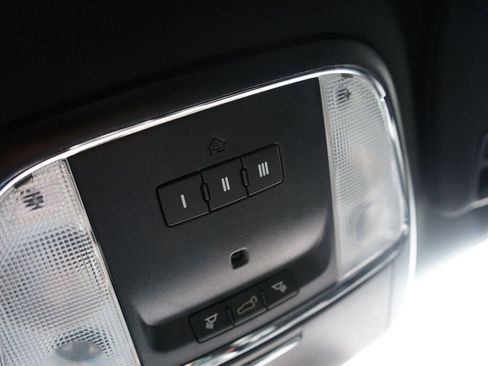 Used 2018 Jeep Grand Cherokee Altitude image 18