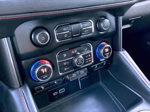 Used 2023 Chevrolet Suburban RST w/ Luxury Package image 35