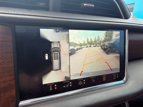 Used 2023 GMC Yukon XL Denali Ultimate AWD/4WD image 6