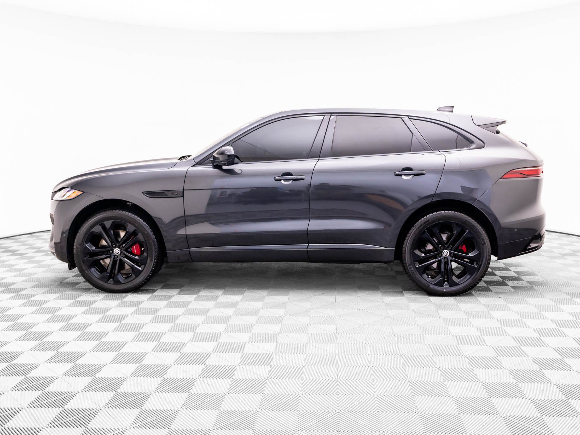 Used 2024 Jaguar F-PACE R-Dynamic S AWD/4WD image 2