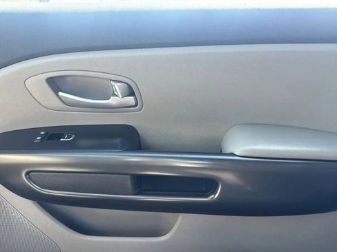 Used 2017 Kia Sedona LX FWD image 17