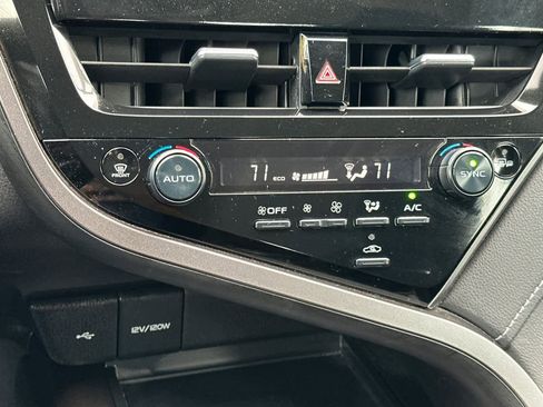 Certified 2022 Toyota Camry SE image 21