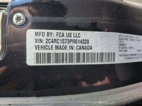 Used 2023 Chrysler Pacifica Limited FWD image 39