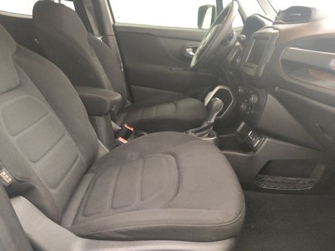 Used 2020 Jeep Renegade Latitude FWD image 21