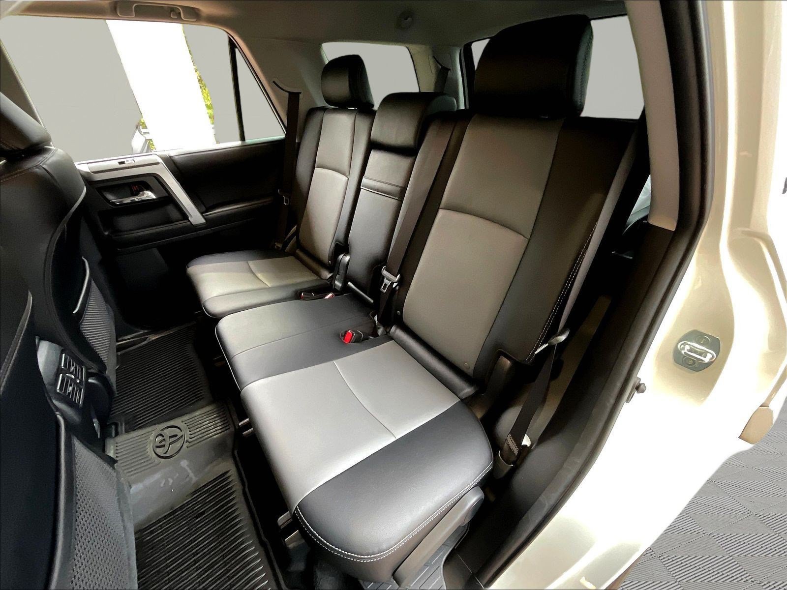 Used 2022 Toyota 4Runner SR5 Premium w/ Moonroof Package AWD/4WD image 22