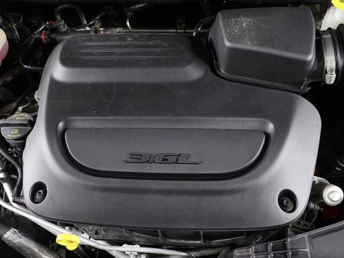 Used 2025 Chrysler Pacifica Select FWD image 17