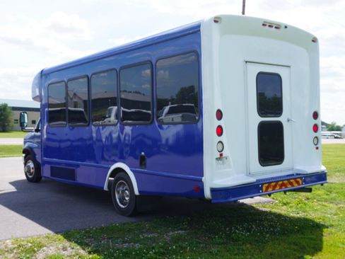 Used 2019 Ford E-450 and Econoline 450 Super Duty w/ Shuttle Bus Prep Package RWD image 3