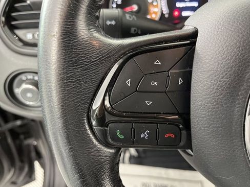 Used 2016 Jeep Renegade Latitude image 22