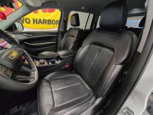 Used 2023 Jeep Grand Cherokee Limited w/ Luxury Tech Group II image 12