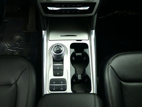 Used 2020 Ford Explorer XLT w/ Equipment Group 202A image 7