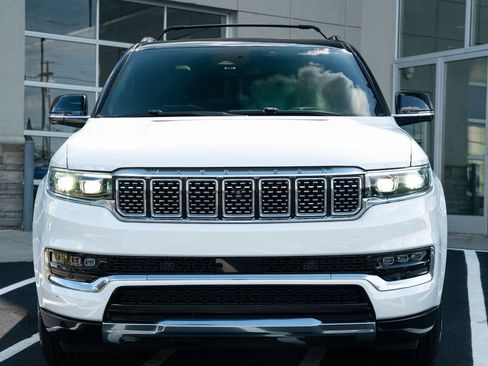 Used 2023 Jeep Grand Wagoneer 4WD image 4