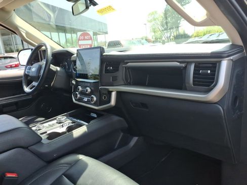 Used 2024 Ford Expedition XLT AWD/4WD image 11