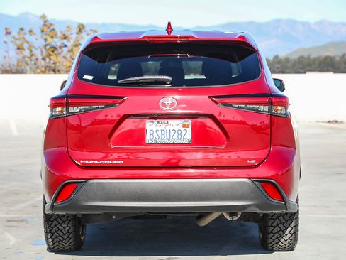 Used 2020 Toyota Highlander LE image 6