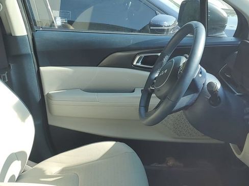 Certified 2025 Kia Carnival SX Prestige FWD image 10