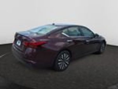 Used 2025 Nissan Altima 2.5 SV FWD image 9