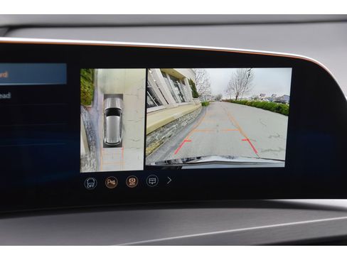 Certified 2026 Cadillac Vistiq Platinum image 25