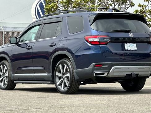 Used 2025 Honda Pilot Touring image 6