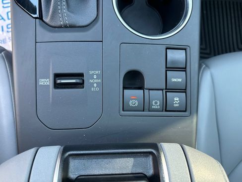 Used 2023 Toyota Highlander XLE FWD image 27