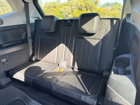 Used 2023 Volkswagen Tiguan SE image 32