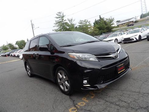 Used 2019 Toyota Sienna SE Premium FWD image 7